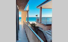 Absolute Beachfront Surf Unit In Terrigal/Wambi